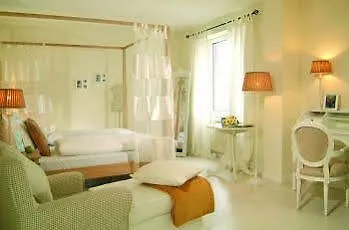 Friends Hotel